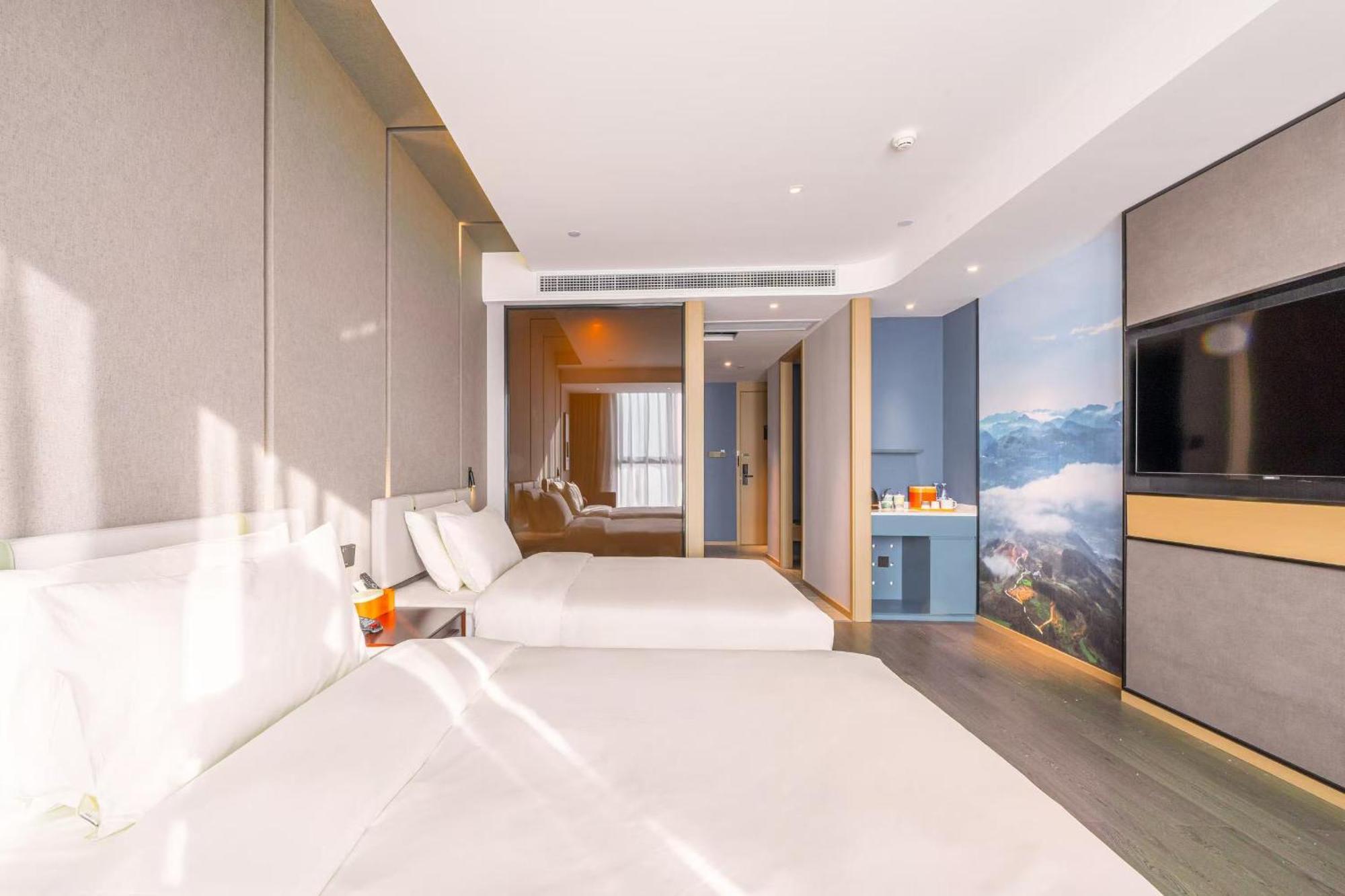 Atour Hotel Luzhou Bubugao New World Exterior photo