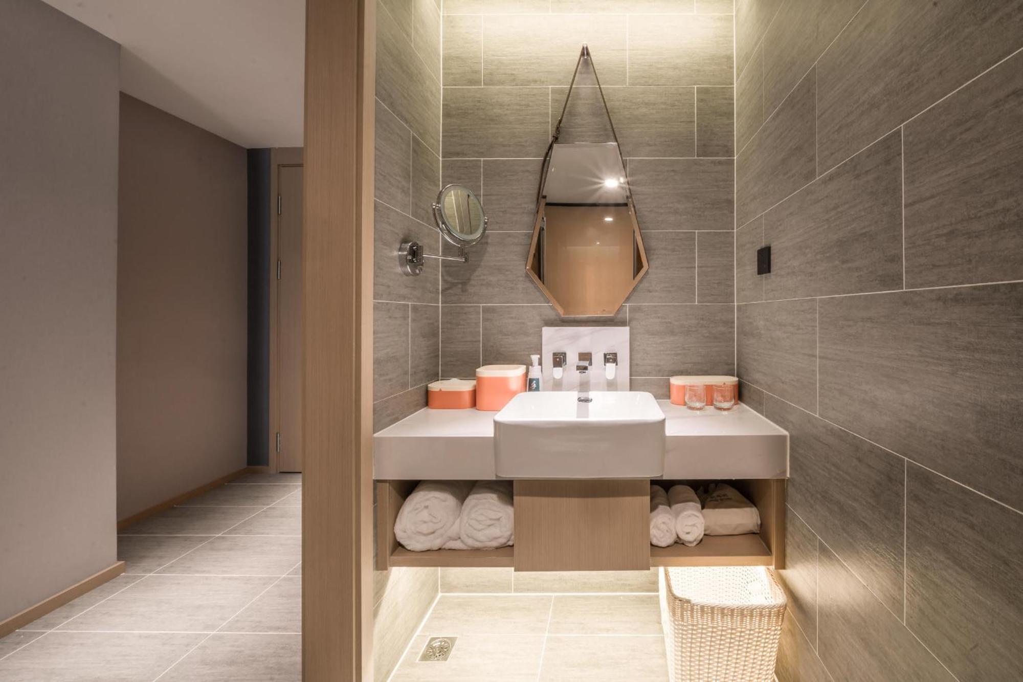 Atour Hotel Luzhou Bubugao New World Exterior photo